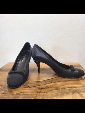 Chanel Black Leather Bow Cap Pump Heels